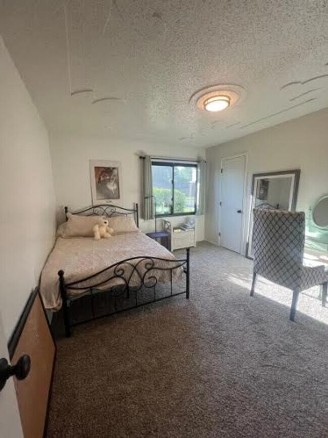 Building Photo - Available August 8th: Beautifully Updated ...