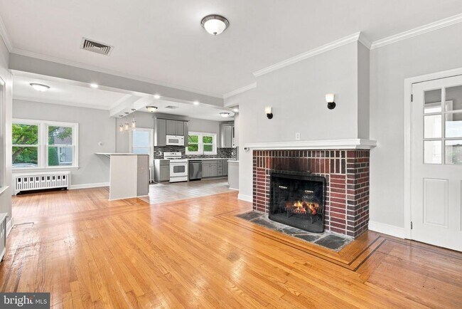 Building Photo - 133 Warrenville Rd