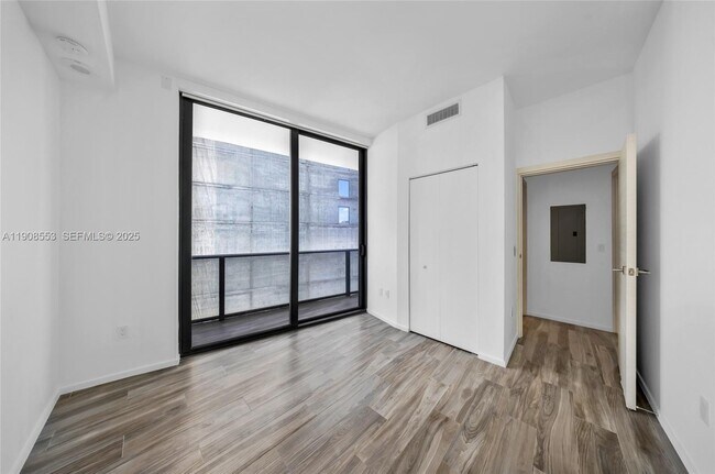 Building Photo - 801 S Miami Ave