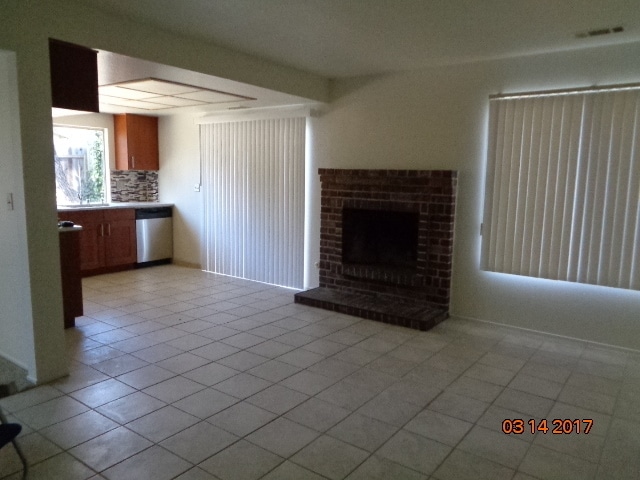 Building Photo - 312 Royal Oaks Dr