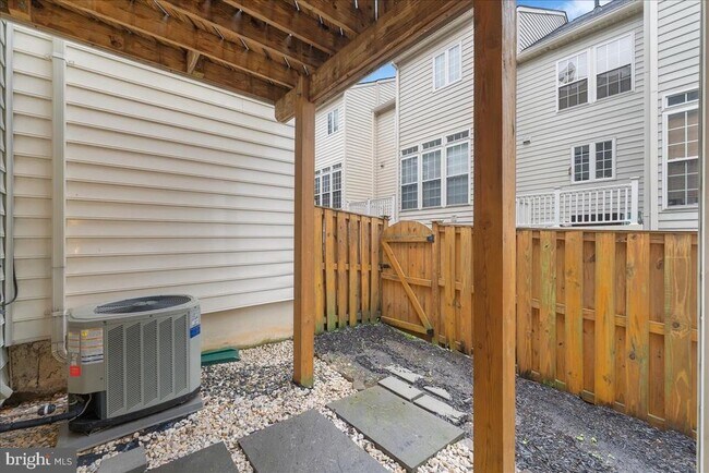 Building Photo - 8436 Kirby Lionsdale Dr