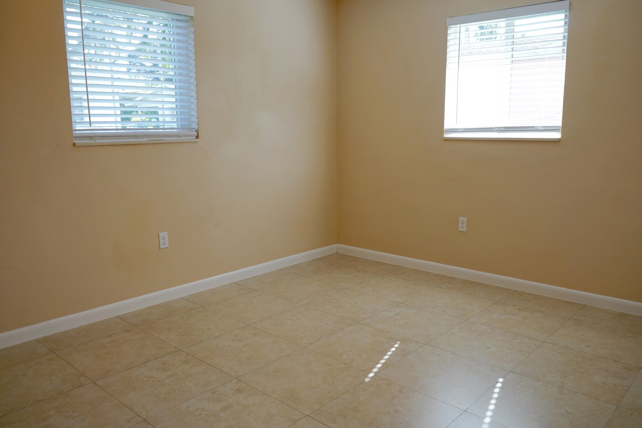 Building Photo - 10703 SW 77th Ct