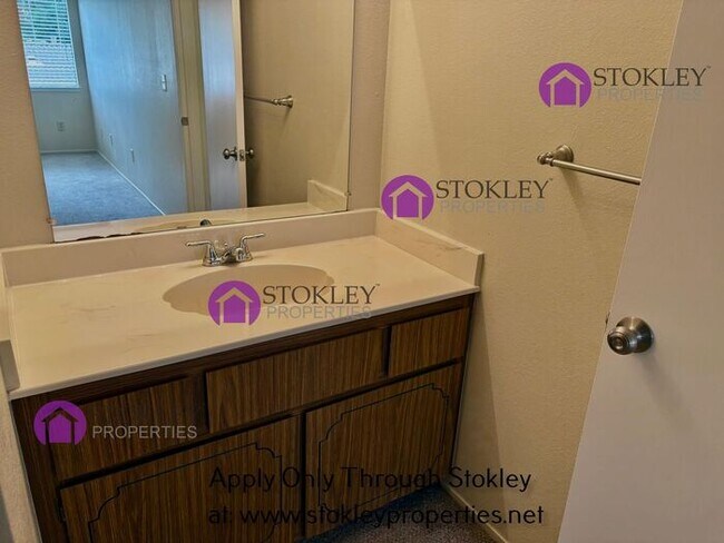 Building Photo - 5085 Valley Crest Dr