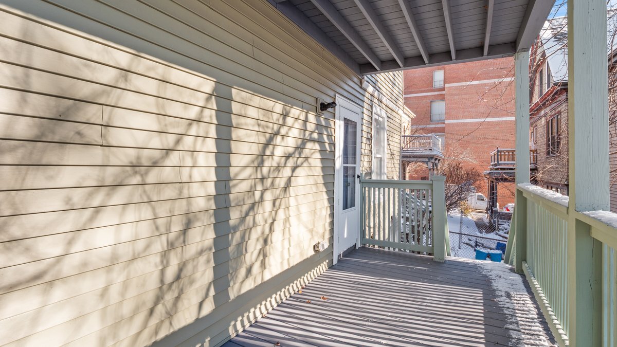 Building Photo - 32 Robinson St