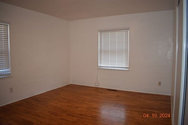 Building Photo - Charming 3 Bedroom Duplex with Original Character – Chula Vista Rental