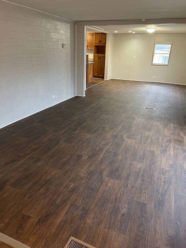 Building Photo - 1208 Oak St