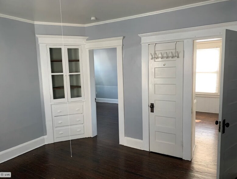 Building Photo - 765 Brewster St