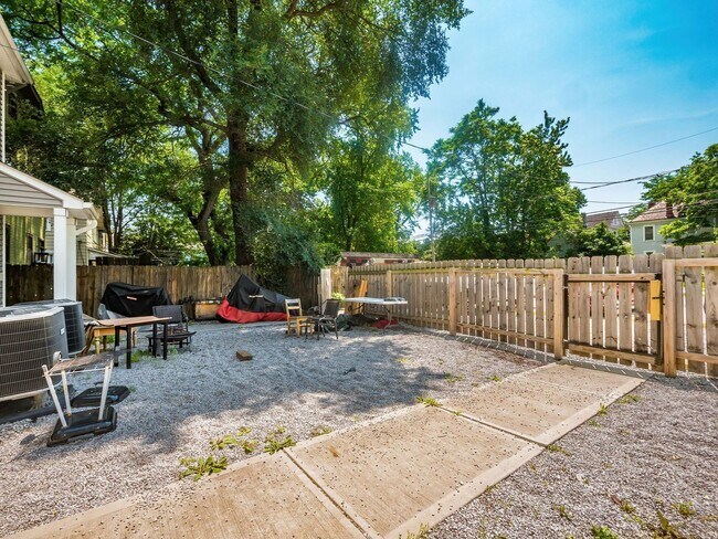 Building Photo - 417 E 18th Ave