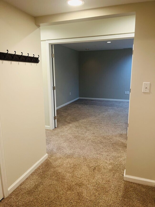Building Photo - Spacious 3-Bedroom Home in Sought-After Be...