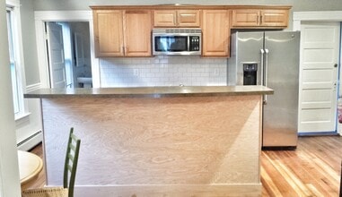 Building Photo - Bolivia St