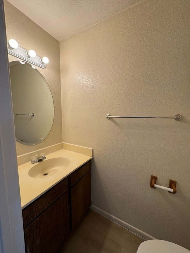 Building Photo - 2 BEDROOM UNIT IN MESA