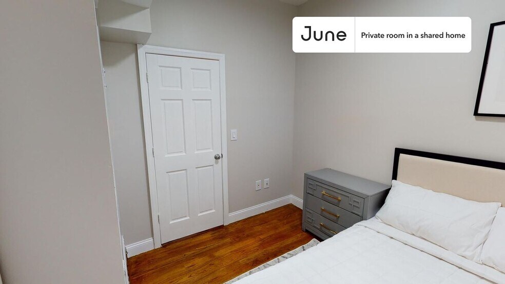 Building Photo - Room in Shared 4 bed/1 bath home