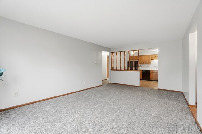 Building Photo - 9412 Vista Park Dr