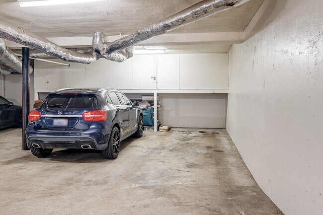 Building Photo - 2101 Baker St