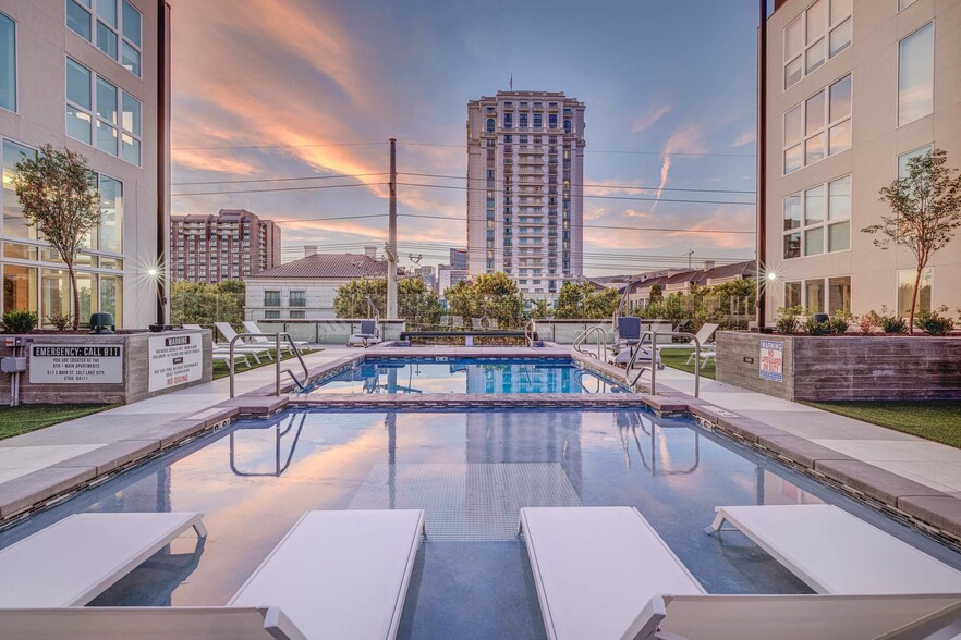 Resort Style Pools - 6th and Main