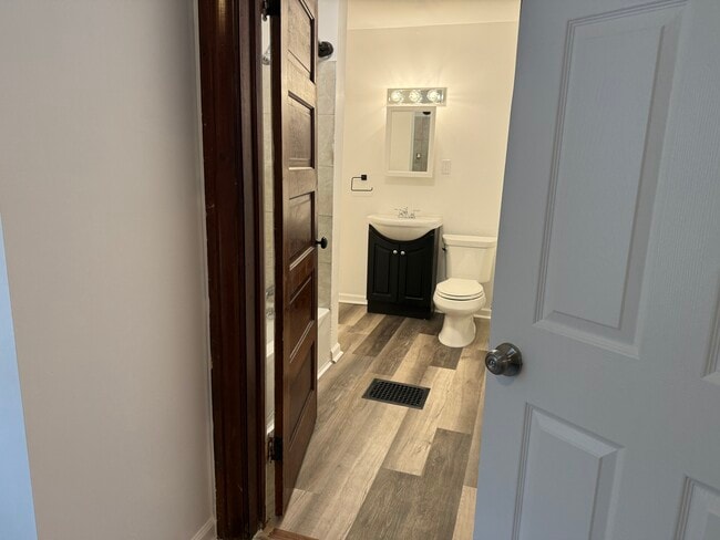 Building Photo - 3 Bed/1 Bath - Unit 132Ngor