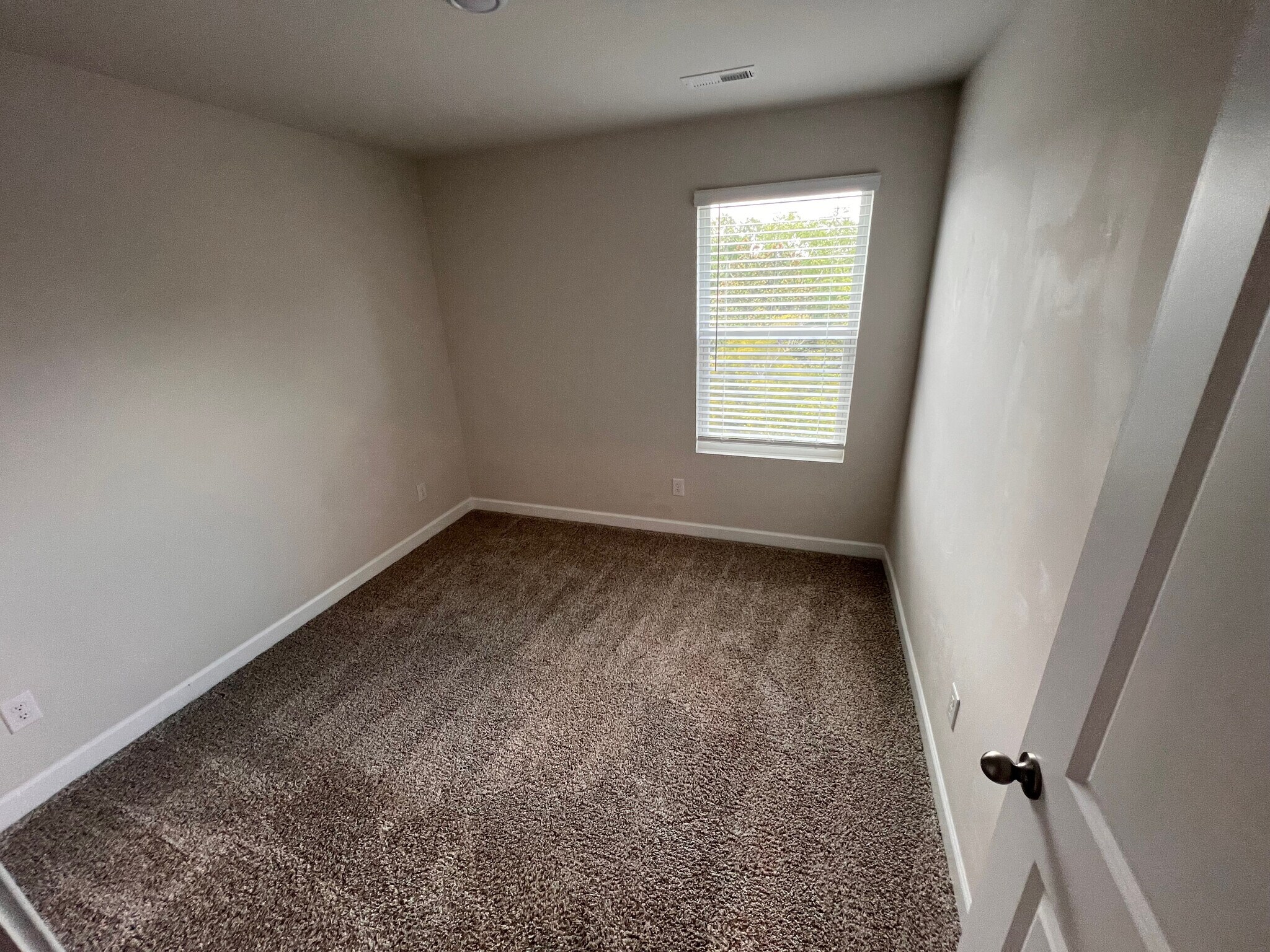 Building Photo - Room in Townhome on Memorial Pkwy