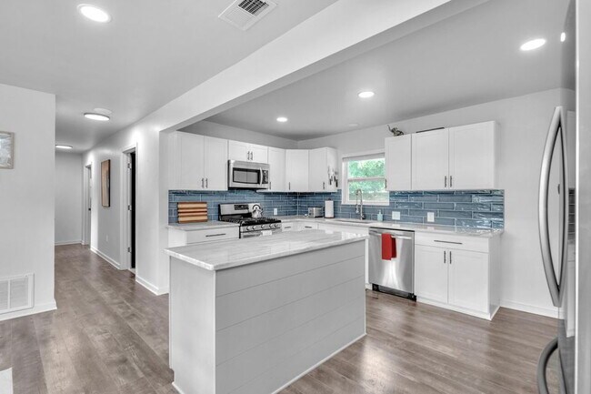 Building Photo - Charming 3-Bed home with 2.5 Baths in Fort Walton Beach – Your Ideal Coastal Retreat!