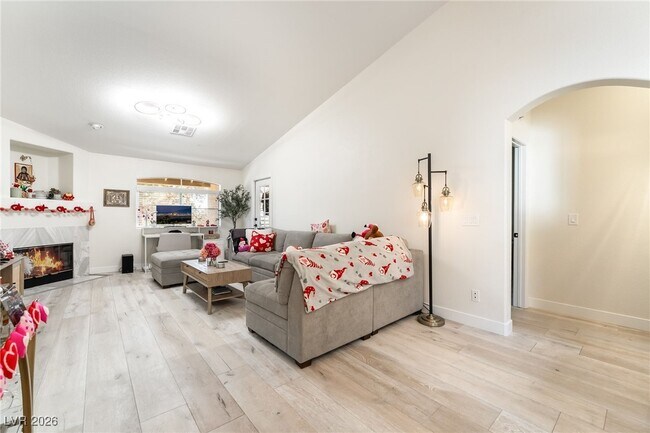 Building Photo - 3320 S Fort Apache Rd