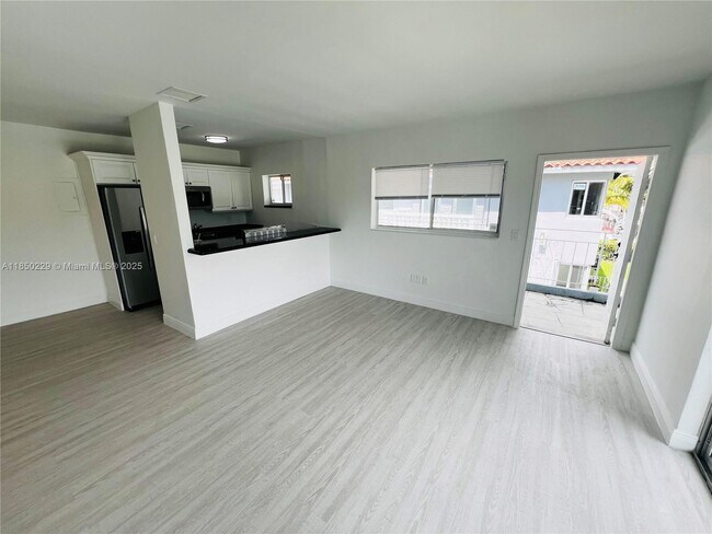 Building Photo - 2033 Calais Dr