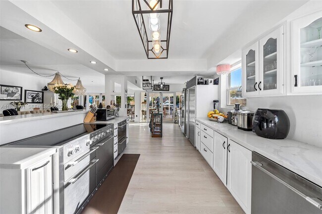 Building Photo - 840 S Shore Dr