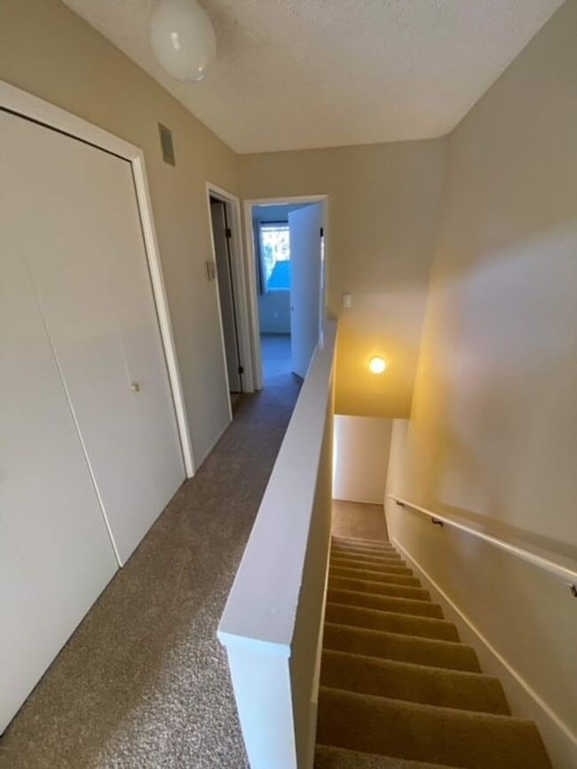 Building Photo - Sunny Townhouse in Lighthouse Cove