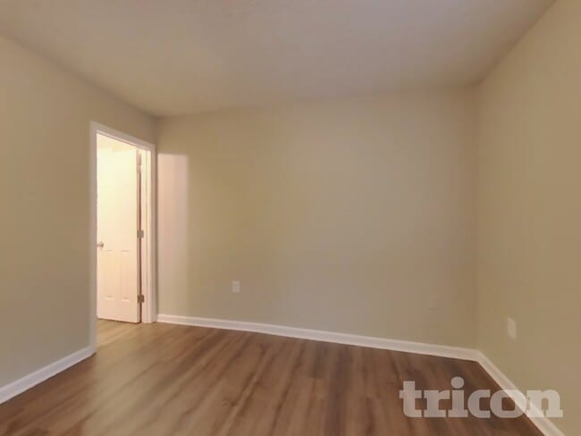 Building Photo - 1350 Redwood Cir