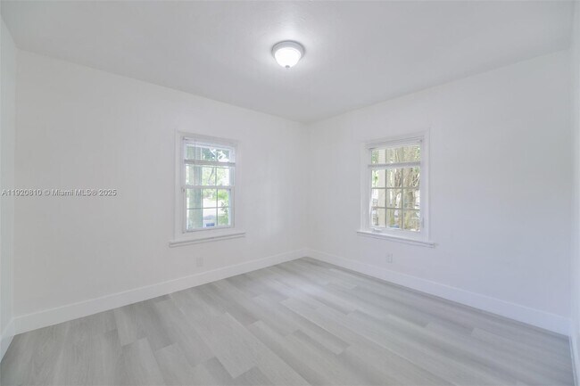 Building Photo - 1250 NW 43rd St