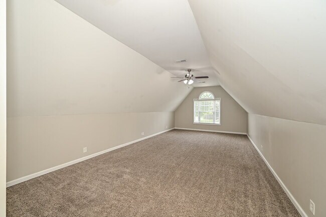 Building Photo - 2910 Iona Dr