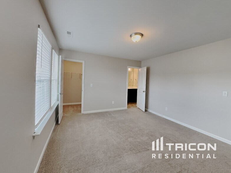 Building Photo - 136 Yadkin St