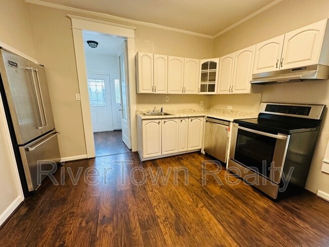 Building Photo - 215 N Bellevue Blvd