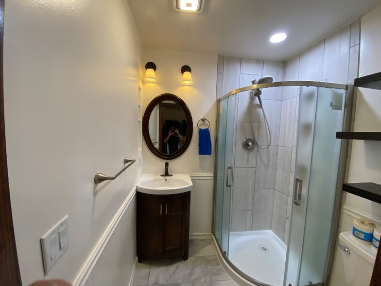 Building Photo - 214 Sheridan Ave