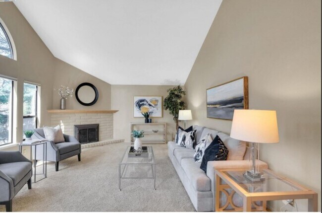 Building Photo - Beautiful and Quiet 3 bedroom 3 bath home ...