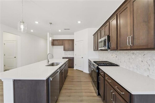 Building Photo - 64 Silverleaf Trl