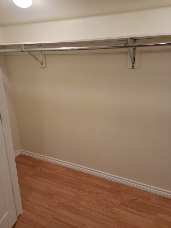 Building Photo - 307 S Berry St