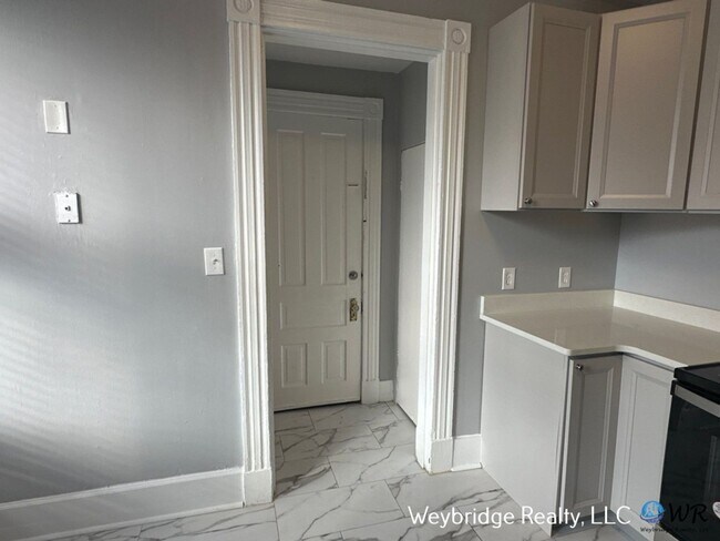 Building Photo - 8402 Curzon Ave