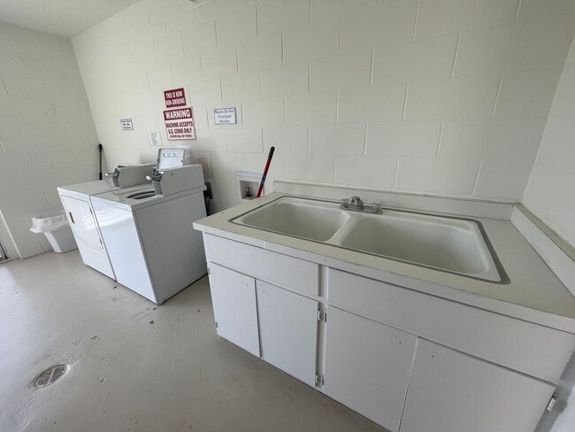 Building Photo - 112 Fairway Blvd