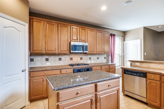 Building Photo - 917 Ozark Dr