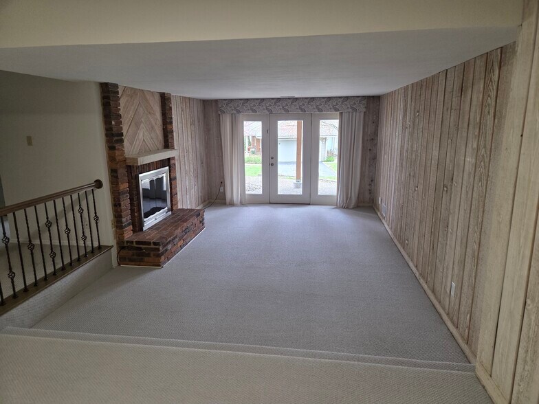 Building Photo - 2313 Manor Lake Ct