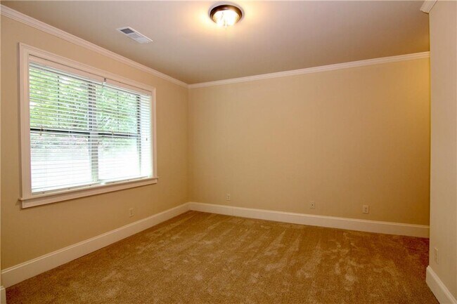 Building Photo - 1660 Jardin Ct