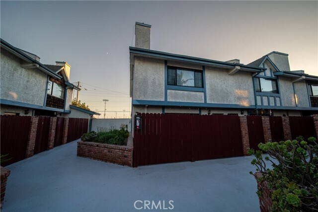 Building Photo - 4229 W Rosecrans Ave