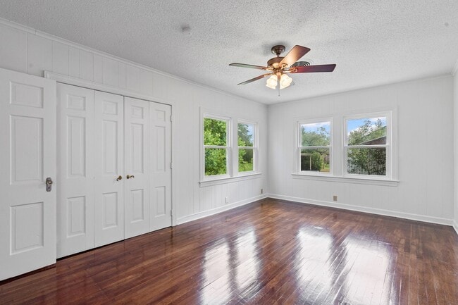 Building Photo - Historic Charm in Hillsboro!