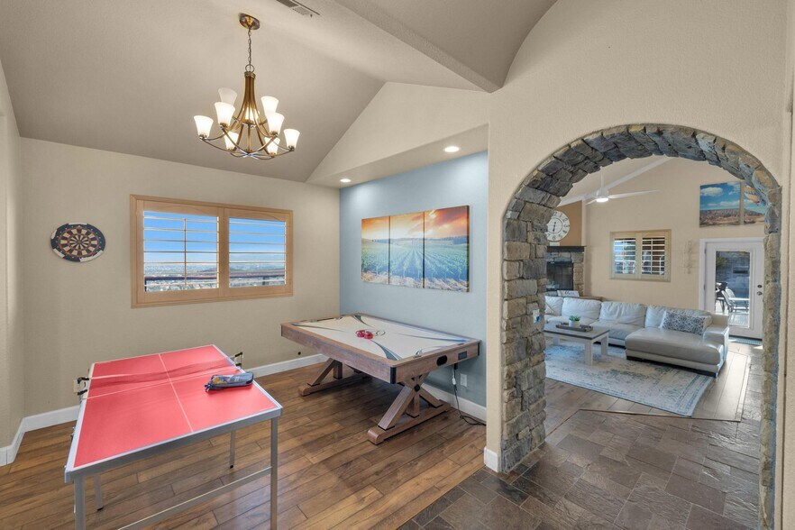 Building Photo - 27495 Linnel Ln