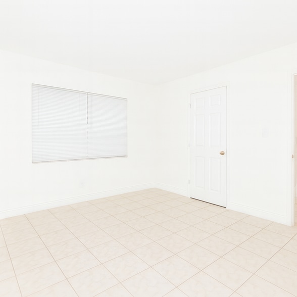 Building Photo - 5953 NW 25th Ct