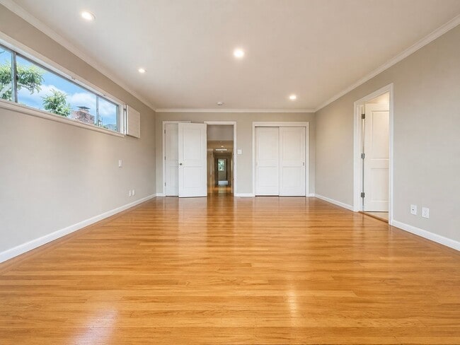Building Photo - Refined Piedmont Residence with Timeless Mid-Centry Appeal