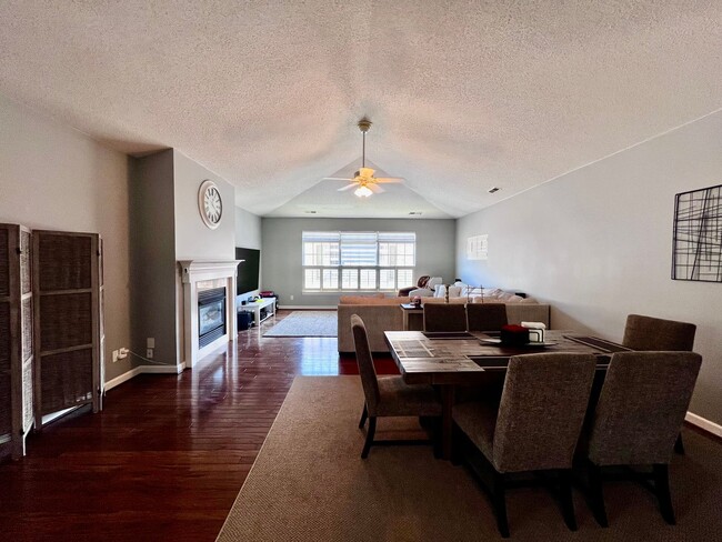 Building Photo - Beautiful home in the Chancellor Walk neig...