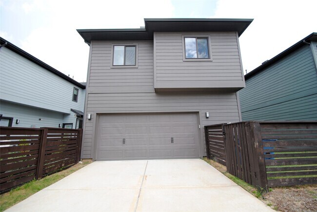 Building Photo - 18643 Parkland Row Dr