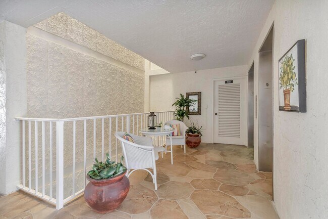 Building Photo - 1 Harbourside Dr