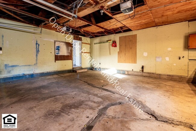 Building Photo - 4814 Blum Dr