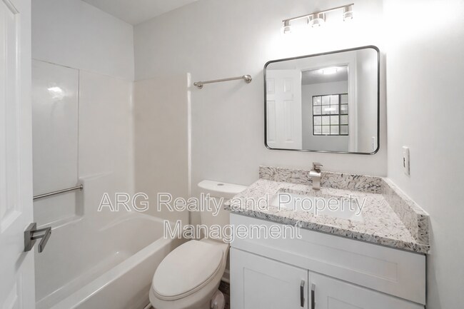 Building Photo - 7042 Oakhill Cir